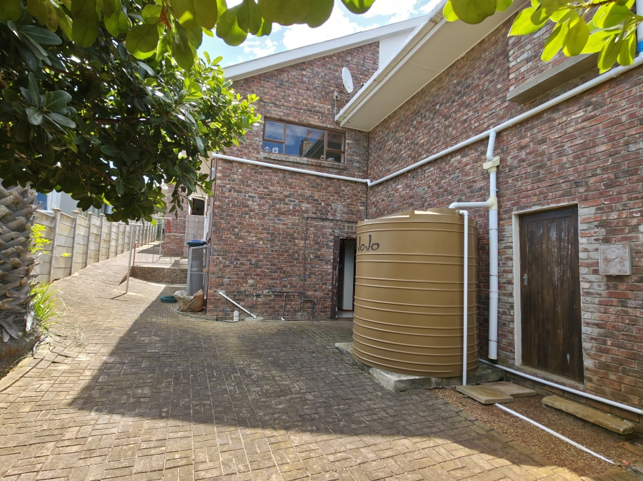 6 Bedroom Property for Sale in Jeffreys Bay Central Eastern Cape